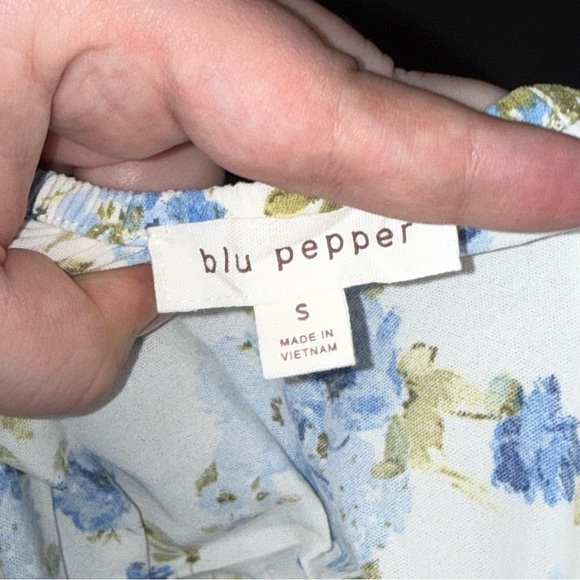 Blu Pepper Blue White Floral Crop Top Size Small EUC - Picture 3 of 3